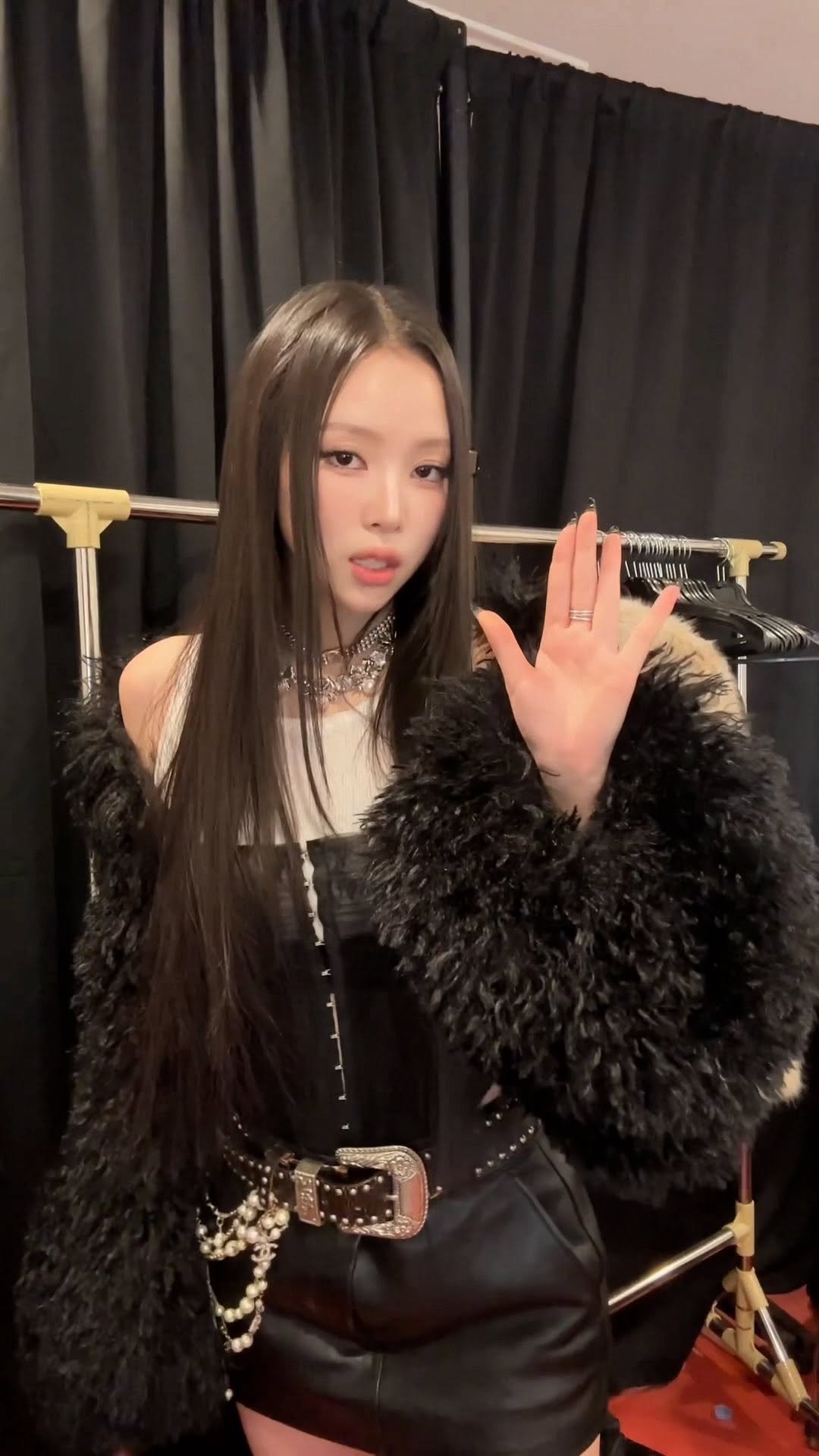 meovv 게시물 이미지: 🧊

#MEOVV #미야오 #NARIN #나린
#THEBLACKLABEL #더블랙레이블