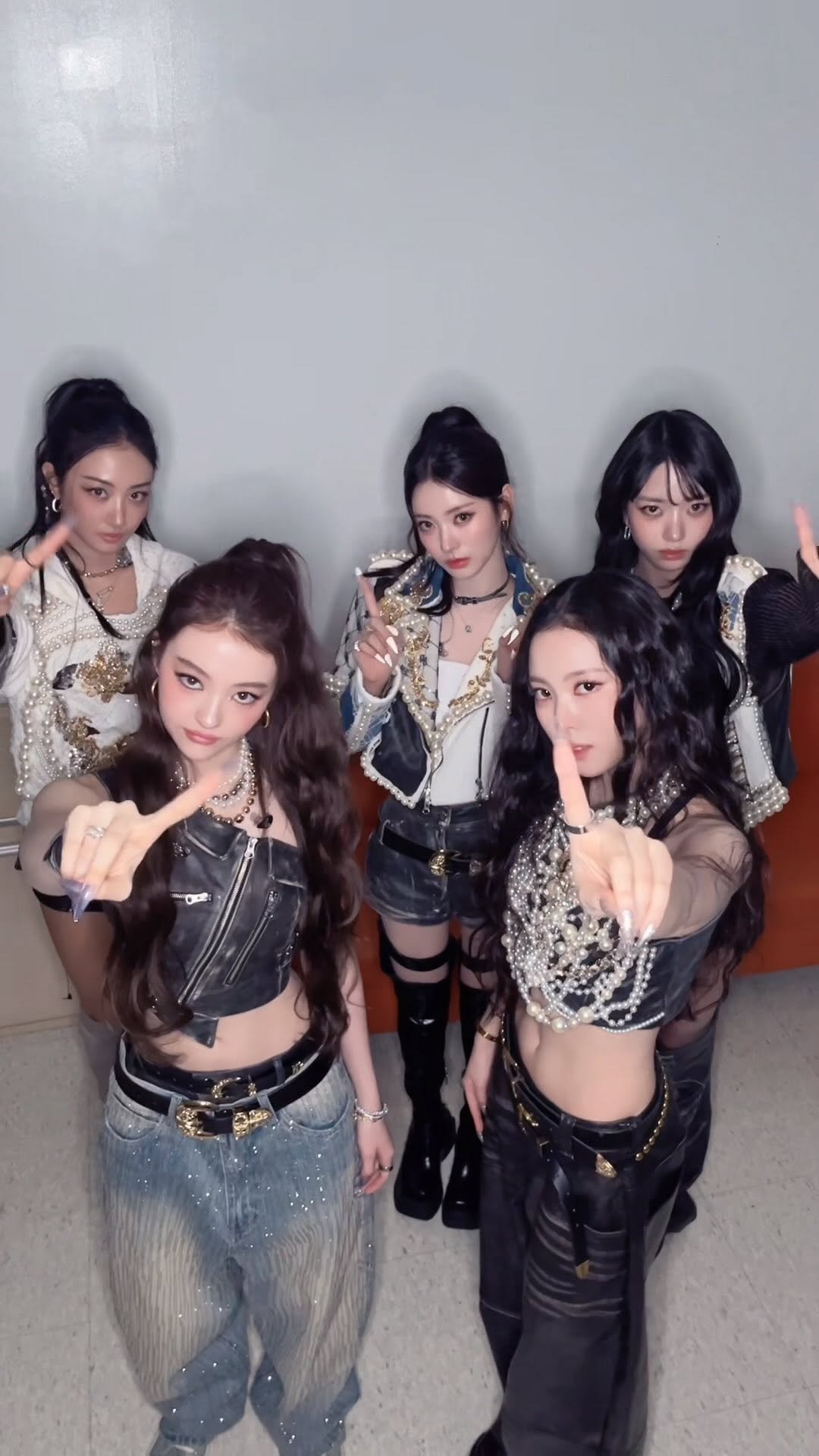 meovv 게시물 이미지: 🅗🅐🅟🅟🅨 🅝🅔🅦 🅨🅔🅐🅡 ❷⓿❷❻

#MEOVV #미야오...