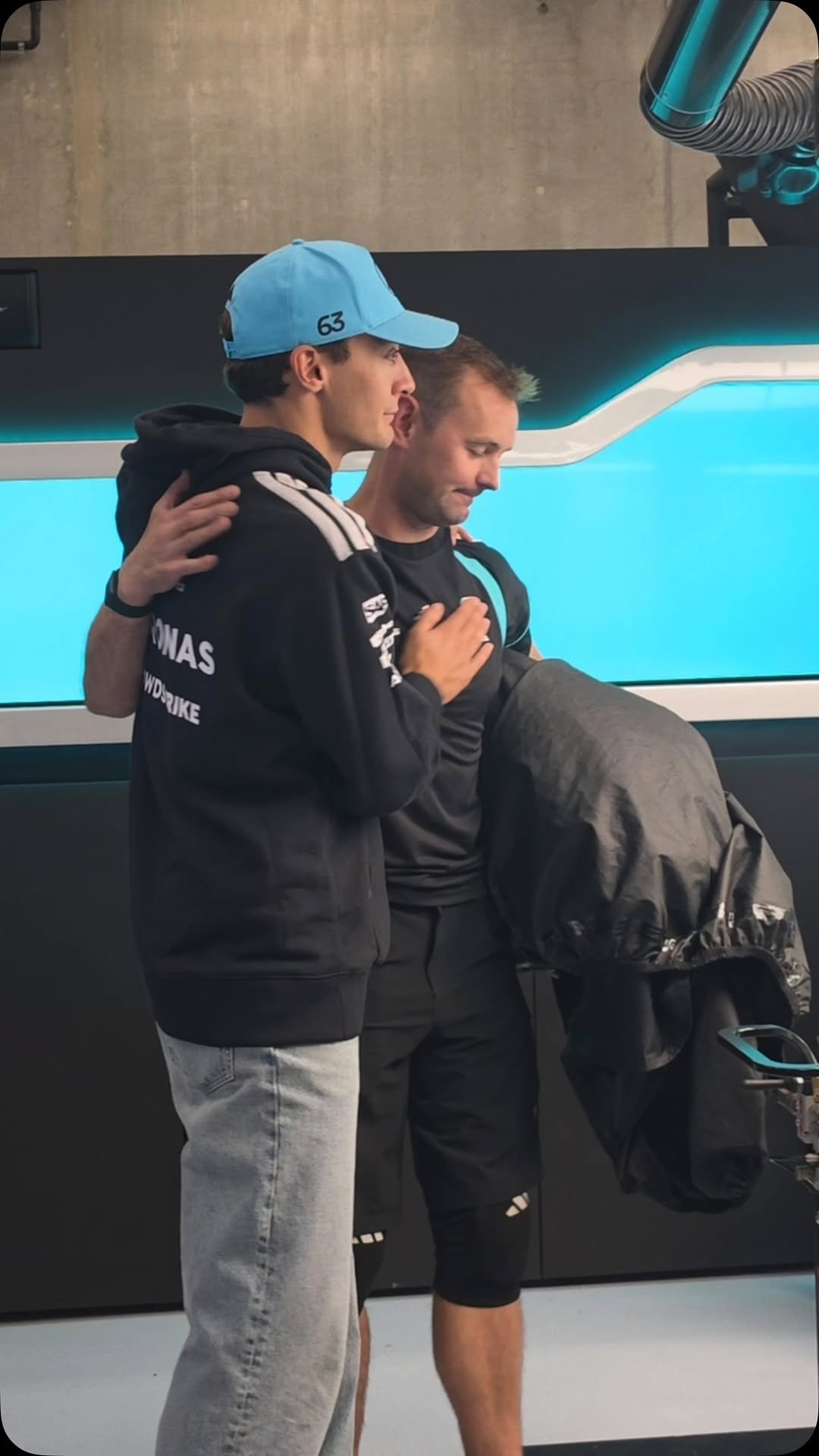 mercedesamgf1 게시물 이미지: Head up, George 🩵 Onwards to Hungary.