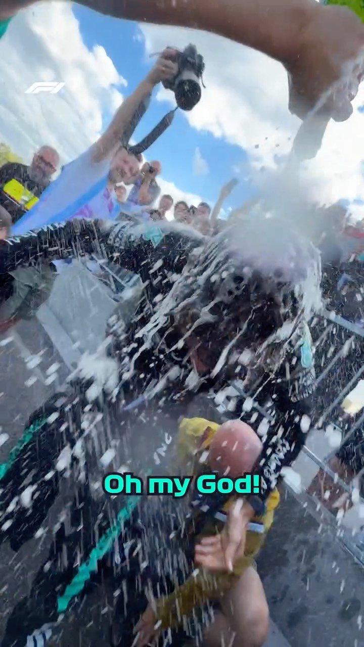 mercedesamgf1 게시물 이미지: He just accepted his fate! 😅

A Grande Kimi...