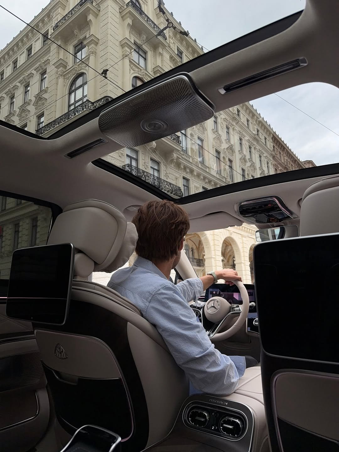 mercedesbenz 게시물 이미지: Comfort that welcomes you home, the moment you...