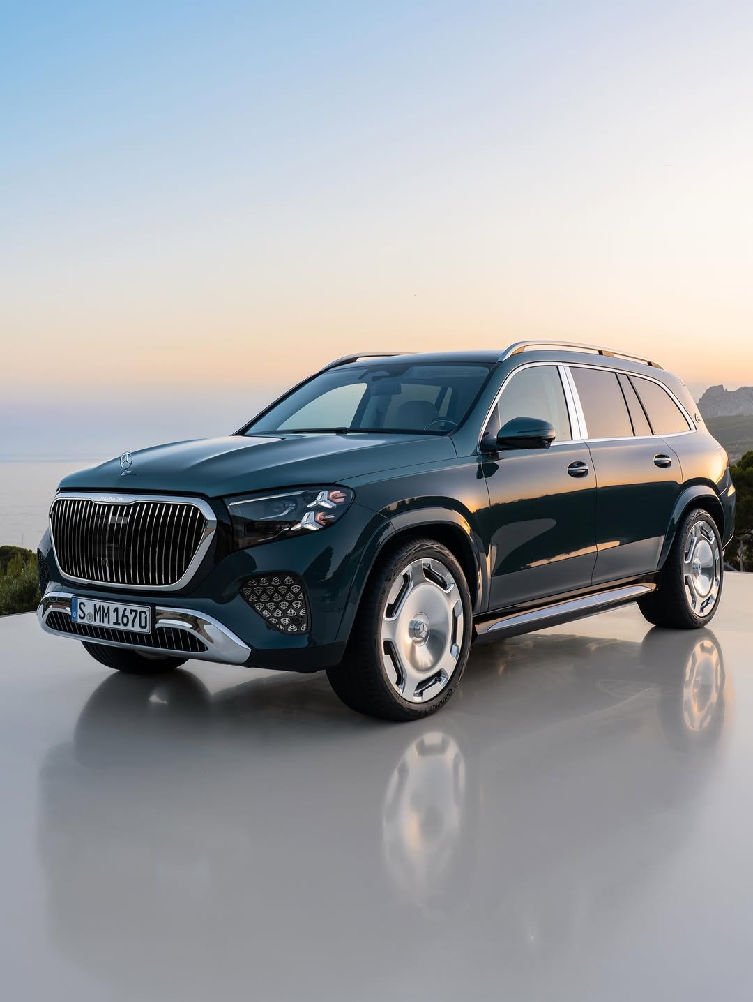 mercedesbenz 게시물 이미지: The Mercedes-Maybach #GLS.

A commanding...