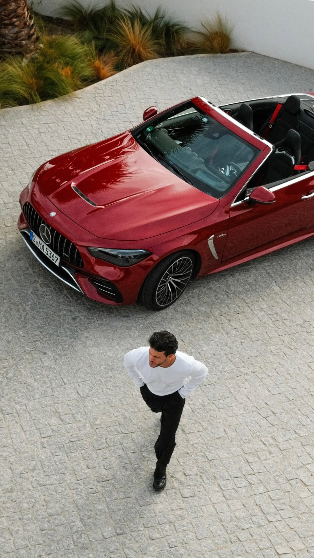 mercedesbenz 게시물 이미지: Red, white or black? You can only pick one....