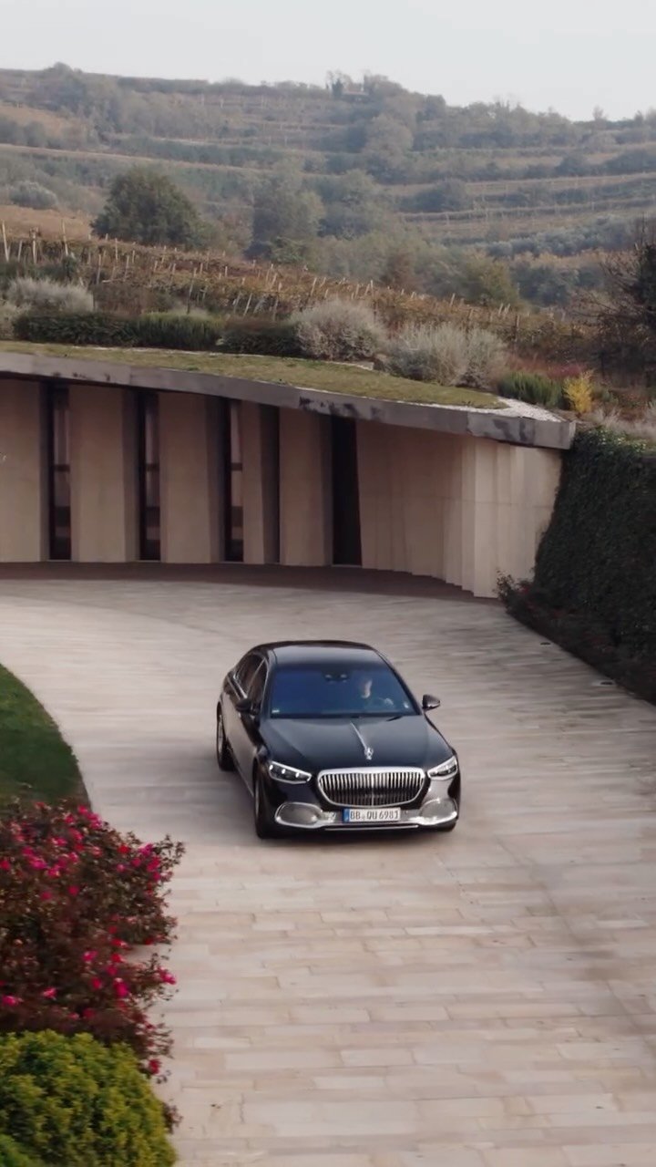 mercedesmaybach 게시물 이미지: Where motion feels easy and time feels slower...