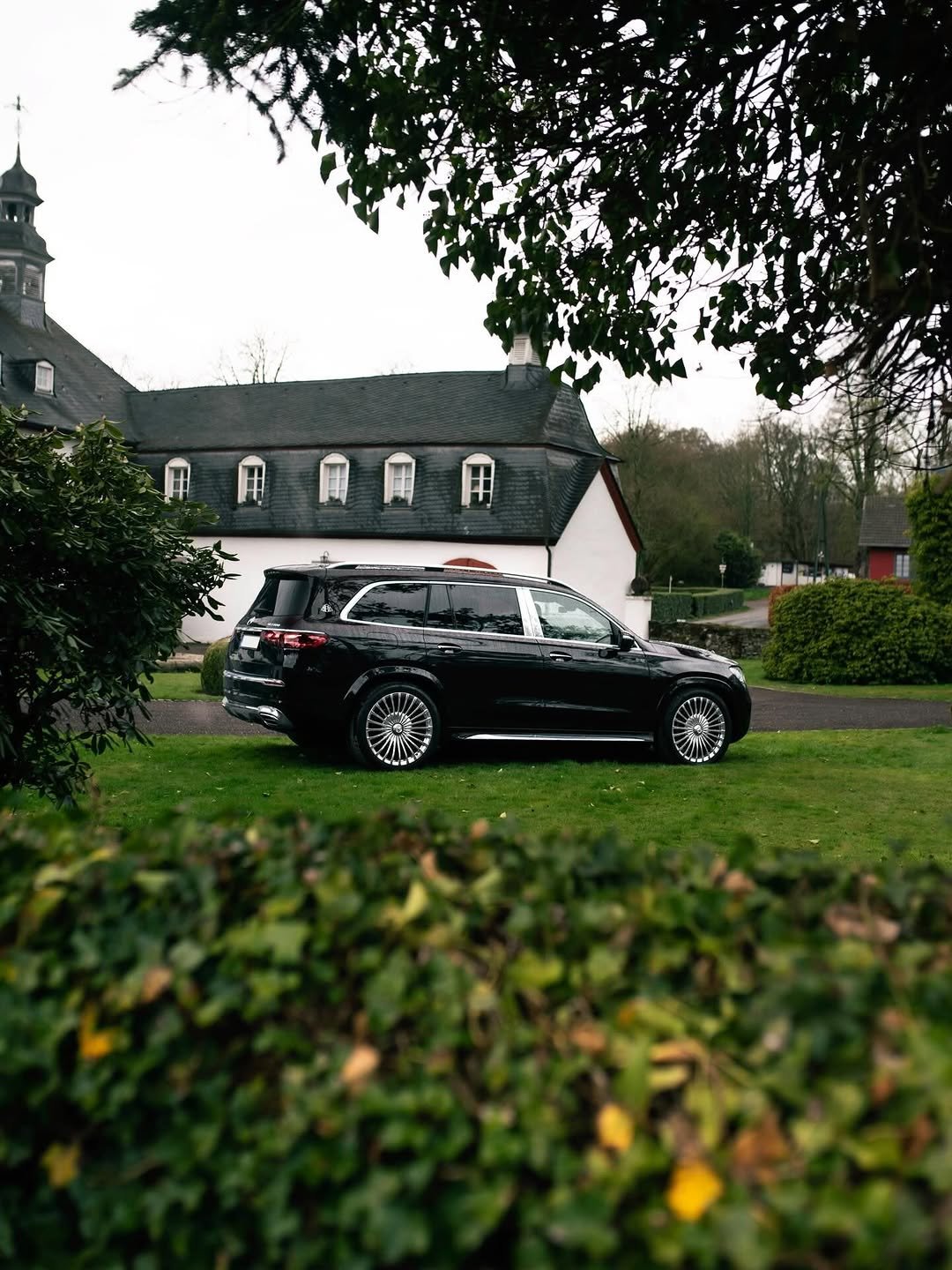 mercedesmaybach 게시물 이미지: The driveway just got an upgrade ⬆️

📷...