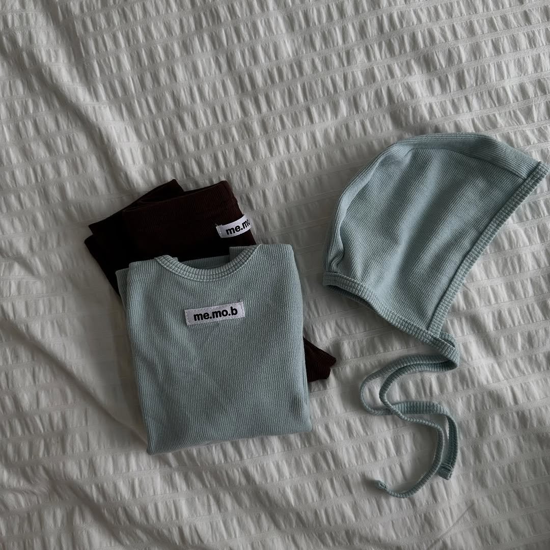 Photo by 메르모던(me.mo.b) on September 02, 2025. May be an image of baby, hat, knit and text.