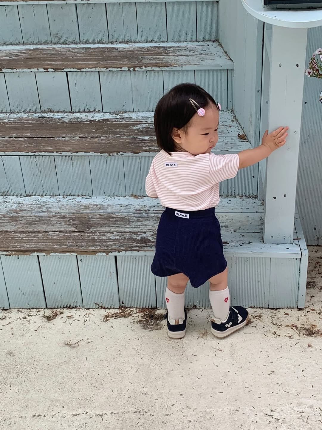 meremodernbaby 게시물 이미지: .
.
예쁘게 담아준 메모비의 귀요미들🤍
등하원룩으로 최고! 
단가라티셔츠/숏팬츠...