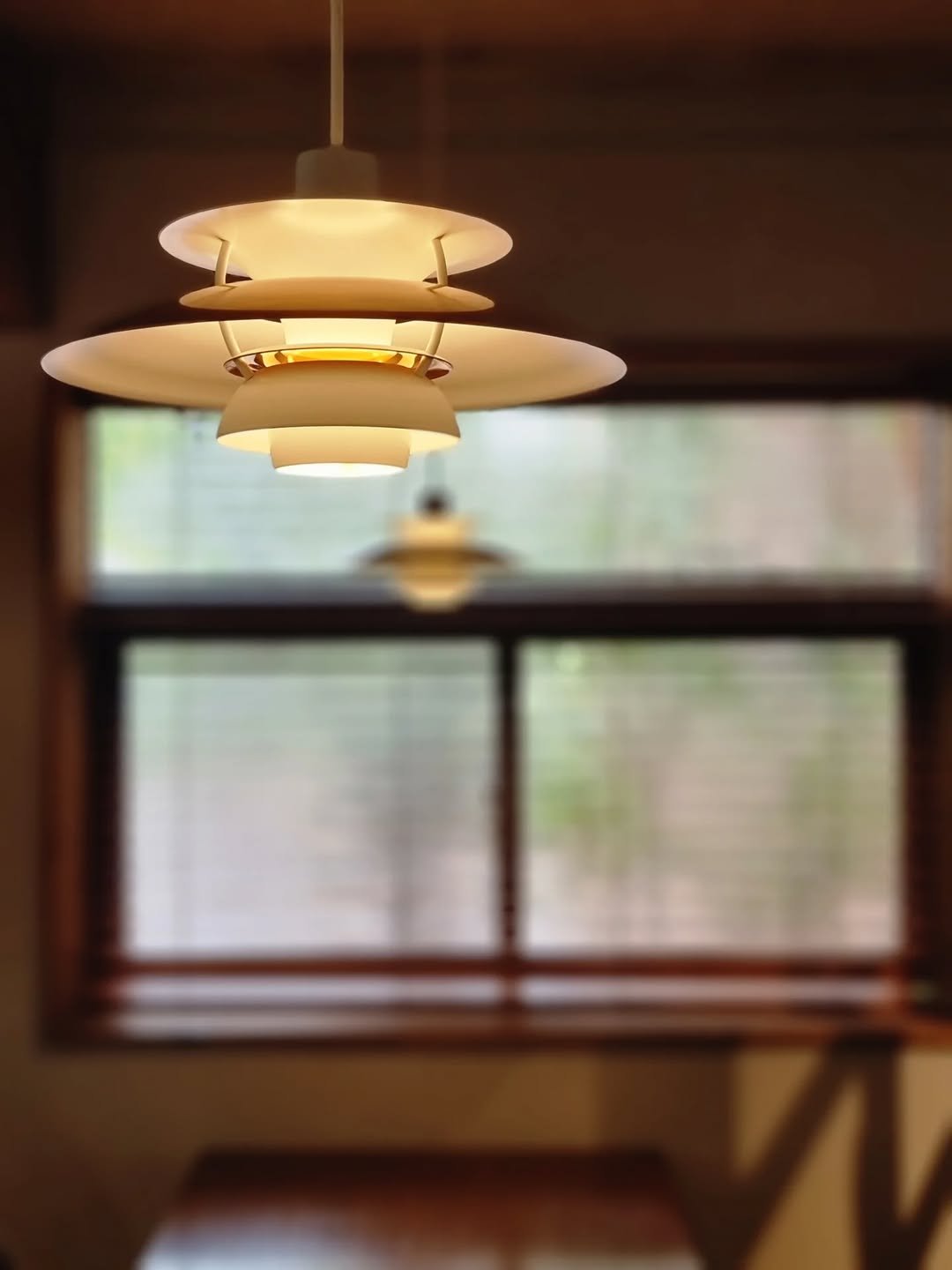 Photo by merry J on August 03, 2025. May be an image of lighting, lamp, lightbulb, lamp shade, chandelier and text.