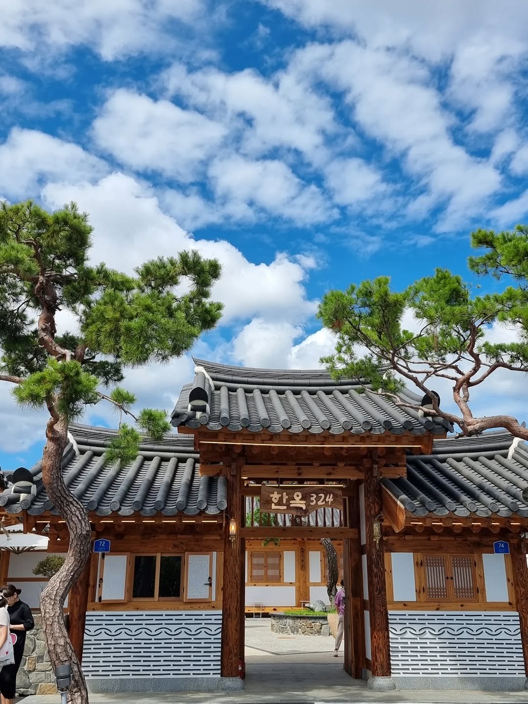 Photo by merry J on September 23, 2025. May be an image of 2 people, wind chime, temple, Gyeongbokgung Palace and text.