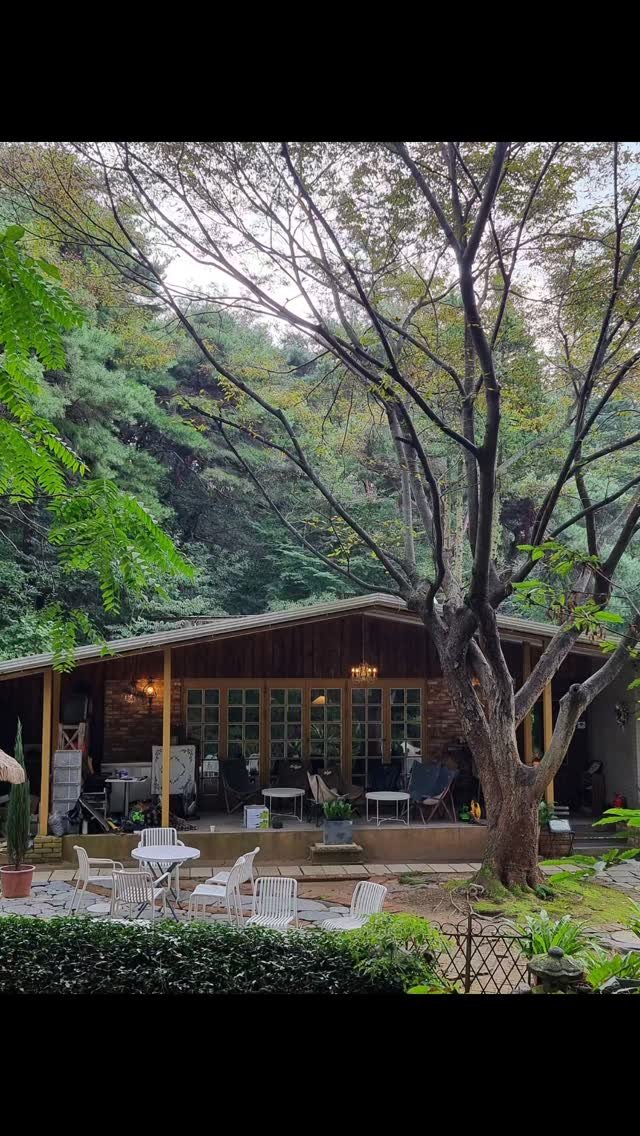 merryj_story 게시물 이미지: .
오전시간이 우연찮게 비어서 갑자기 방문했던 시크릿가든. 주변 자연을 품은데다가...