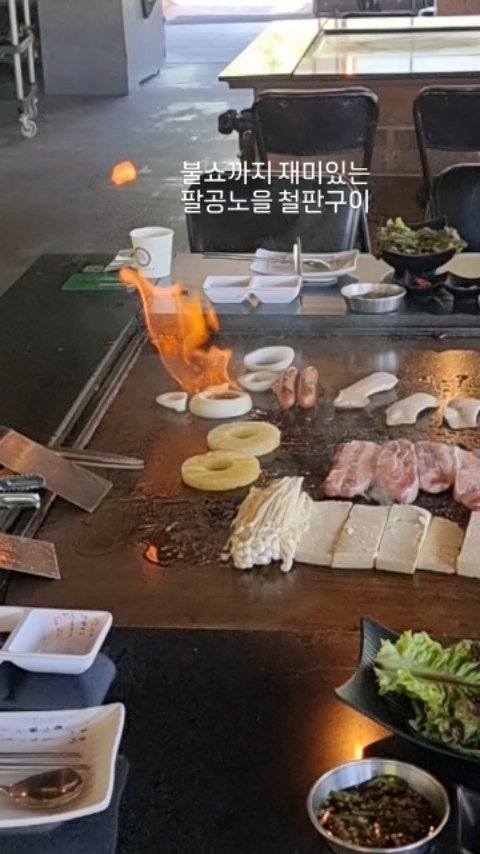 merryj_story 게시물 이미지: .
가끔 고기 먹으러 가는 곳 팔공노을 철판구이.
70도가 넘는 양주로 불쇼를...