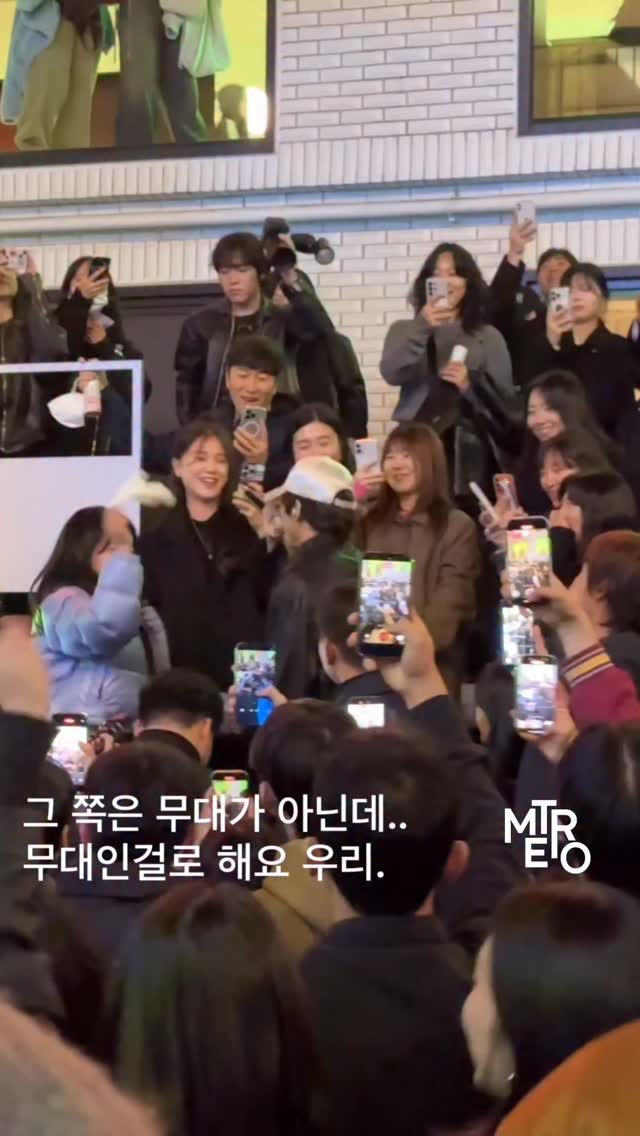 metro_kr 게시물 이미지: 무대하시다가 그대로 집까지 가시는 줄 알았잖아요..
성수를 통째로 무대로 써버리는...