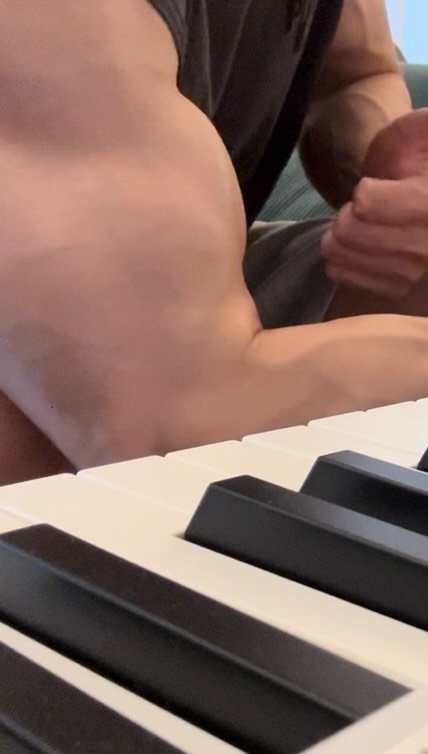 mett0606 게시물 이미지: 人生一度きり、好きな曲を自分で演奏してみたい。

そう思って、電子ピアノを買って
「1ヶ月で好...