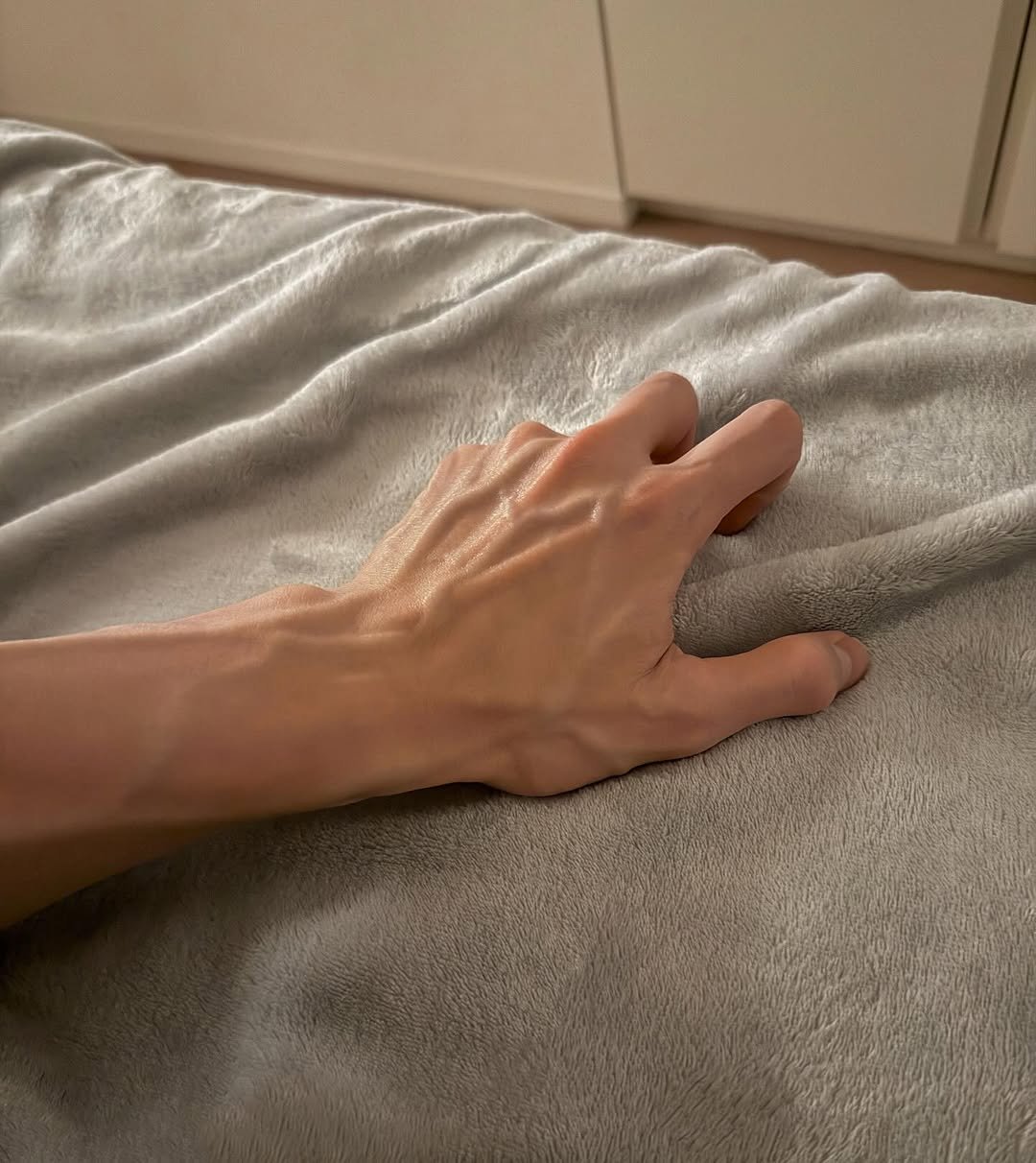 mett_hand 게시물 이미지: Night hand🌙

#指 #ハンドケア #ネイル #handcare