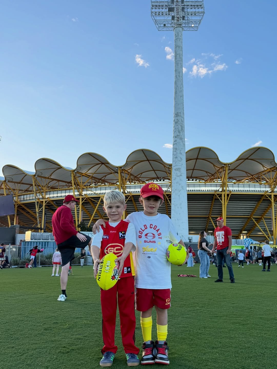 mfanno 게시물 이미지: Xander and Arrow do their first @gcsuns game!...