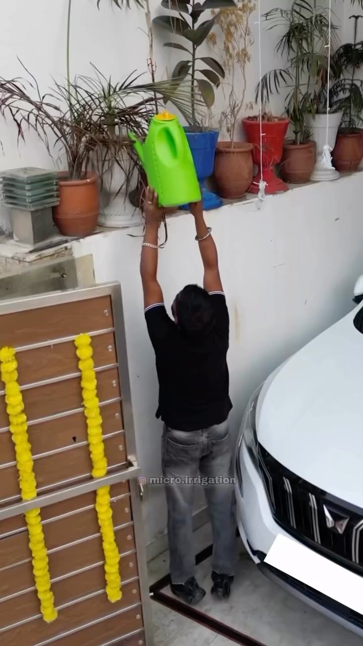 micro.irrigation 게시물 이미지: गमलों को पानी देने का देसी जुगाड़...