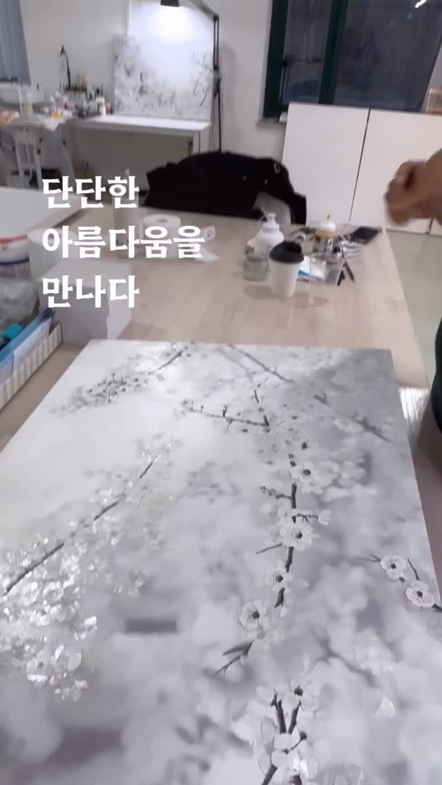 mid_moment_ 게시물 이미지: 올해의 마지막 날, 
여러분은 어떤 마음으로 보내고 계신가요?
한해가 가기 전,...