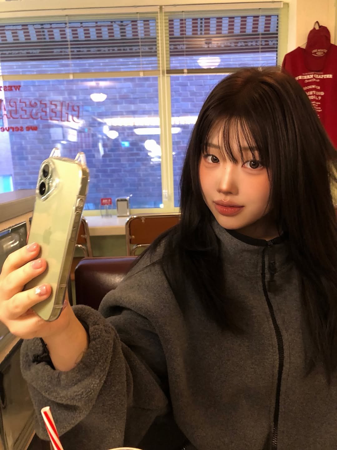 Photo by 이노마 on January 25, 2026. May be a selfie of one or more people, hair, phone and text.