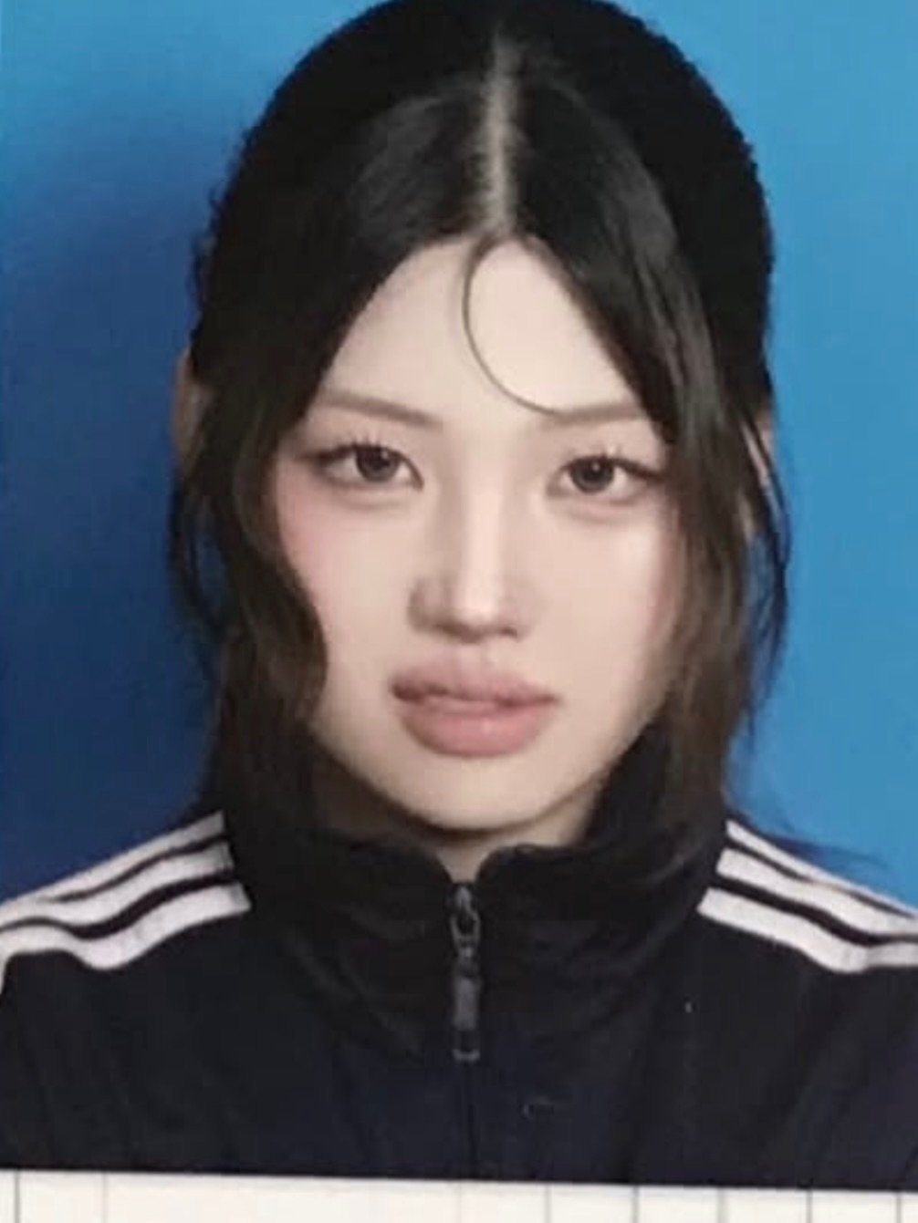 Photo shared by 이노마 on January 11, 2026 tagging @storage_film. May be an image of one or more people, bangs and text.