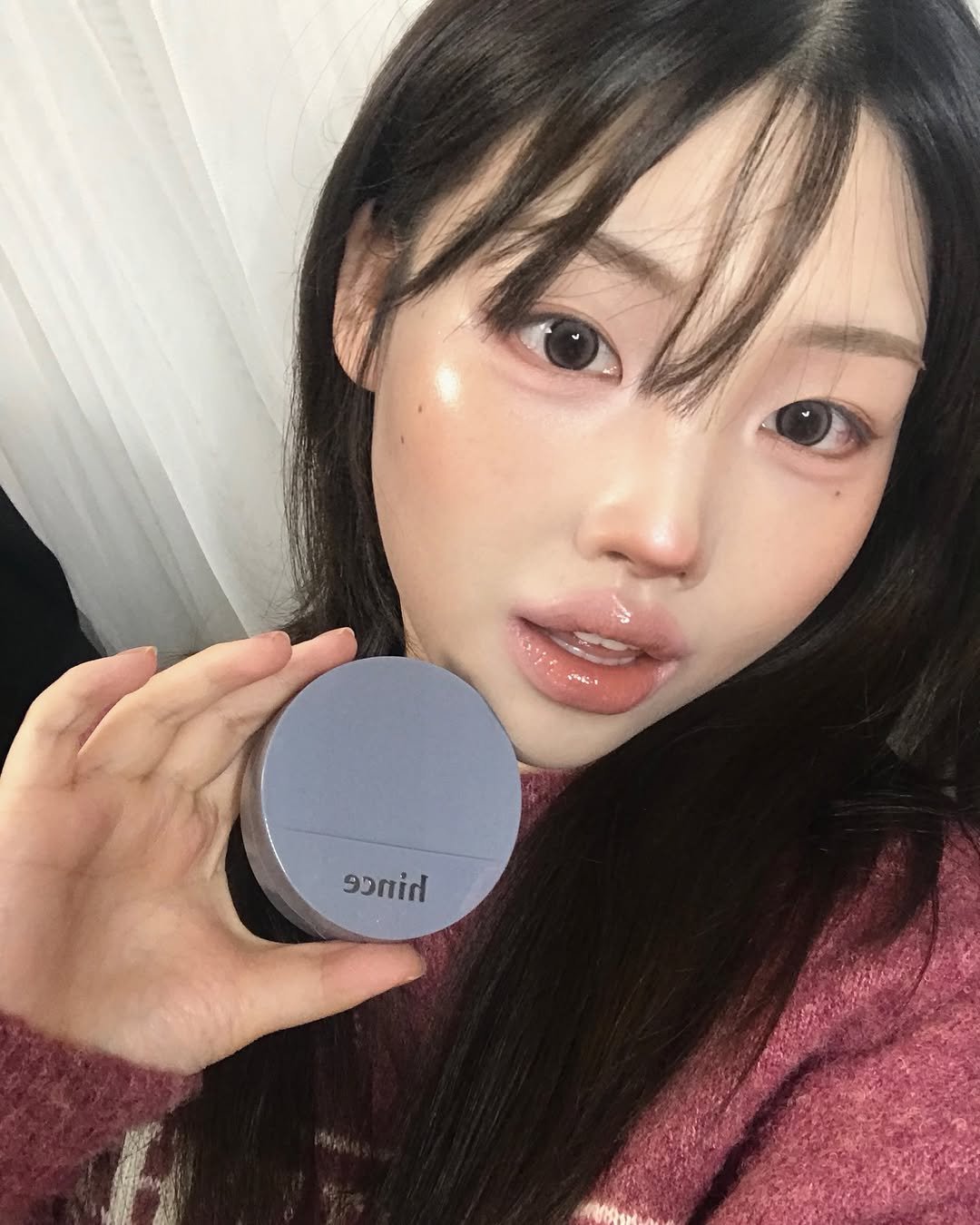 Photo by 이노마 on December 27, 2025. May be an image of one or more people, makeup, lipstick and text.