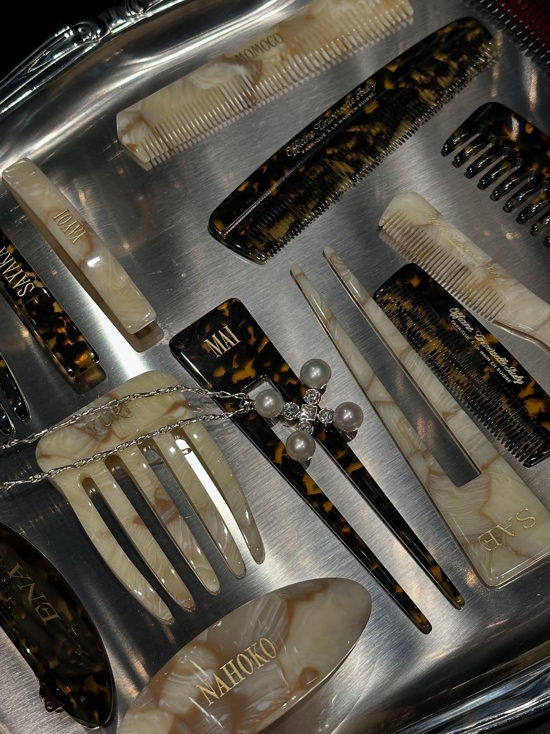 Photo by 김미희 on September 07, 2025. May be an image of hair brush, comb, hairpin, fork, barrette and text.