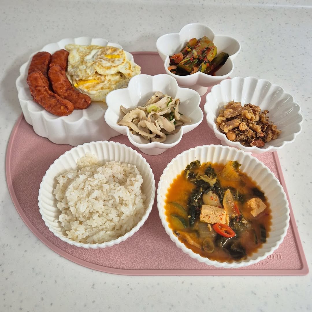 mija_yummy 게시물 이미지: 혼밥도 이쁘게 차려먹기😁
언니 공구에 산 까사무띠 그릇 세트 
어제 도착해서
오늘...