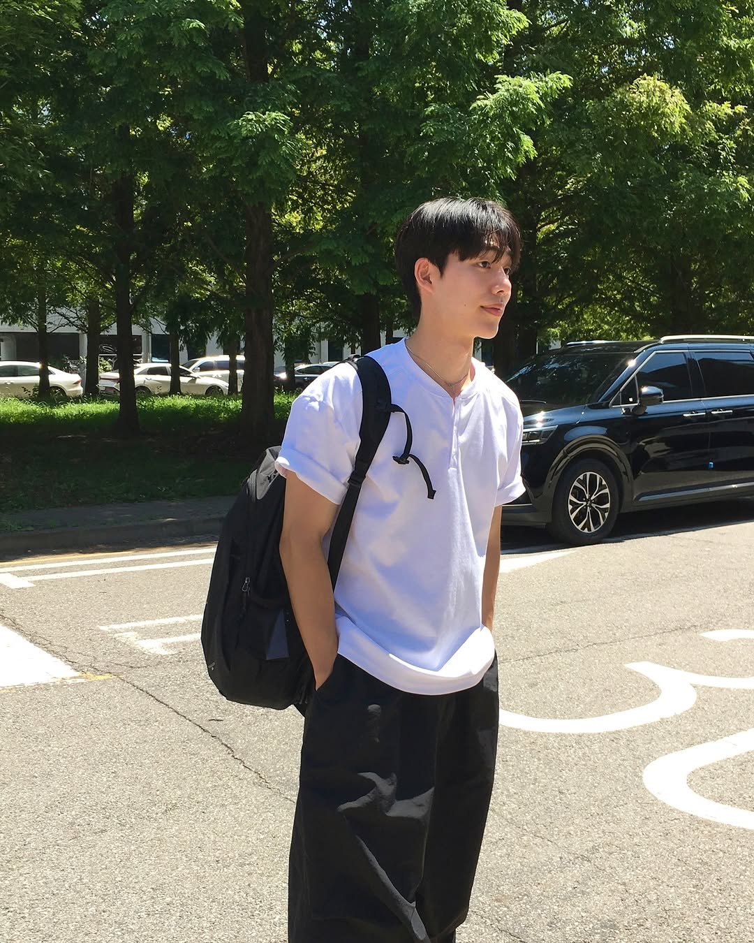 Photo by 미지로 on July 24, 2025. May be an image of 1 person, sweatpants and text.