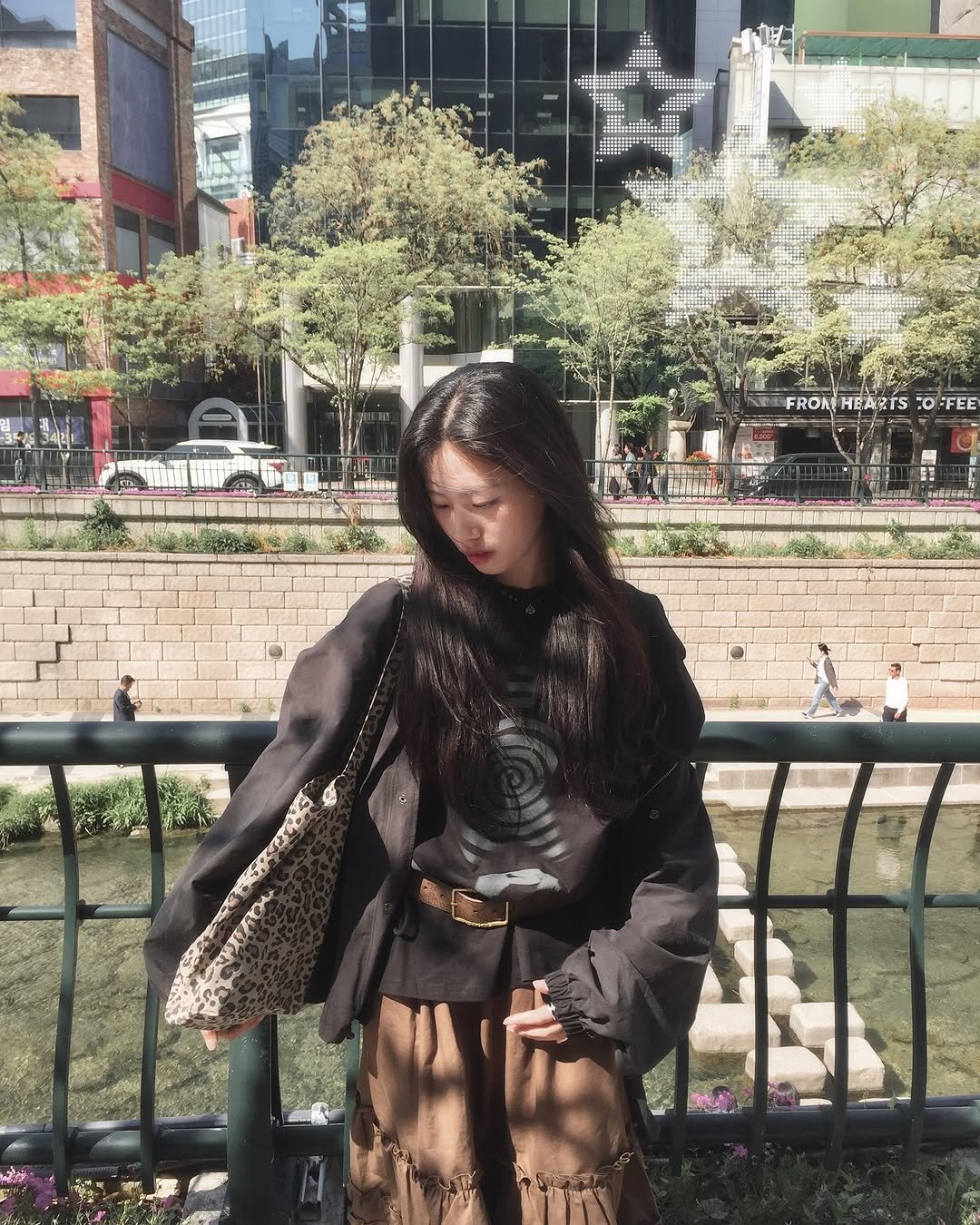 Photo shared by 황미정 | 미드미 on April 29, 2025 tagging @webhouse.shop.