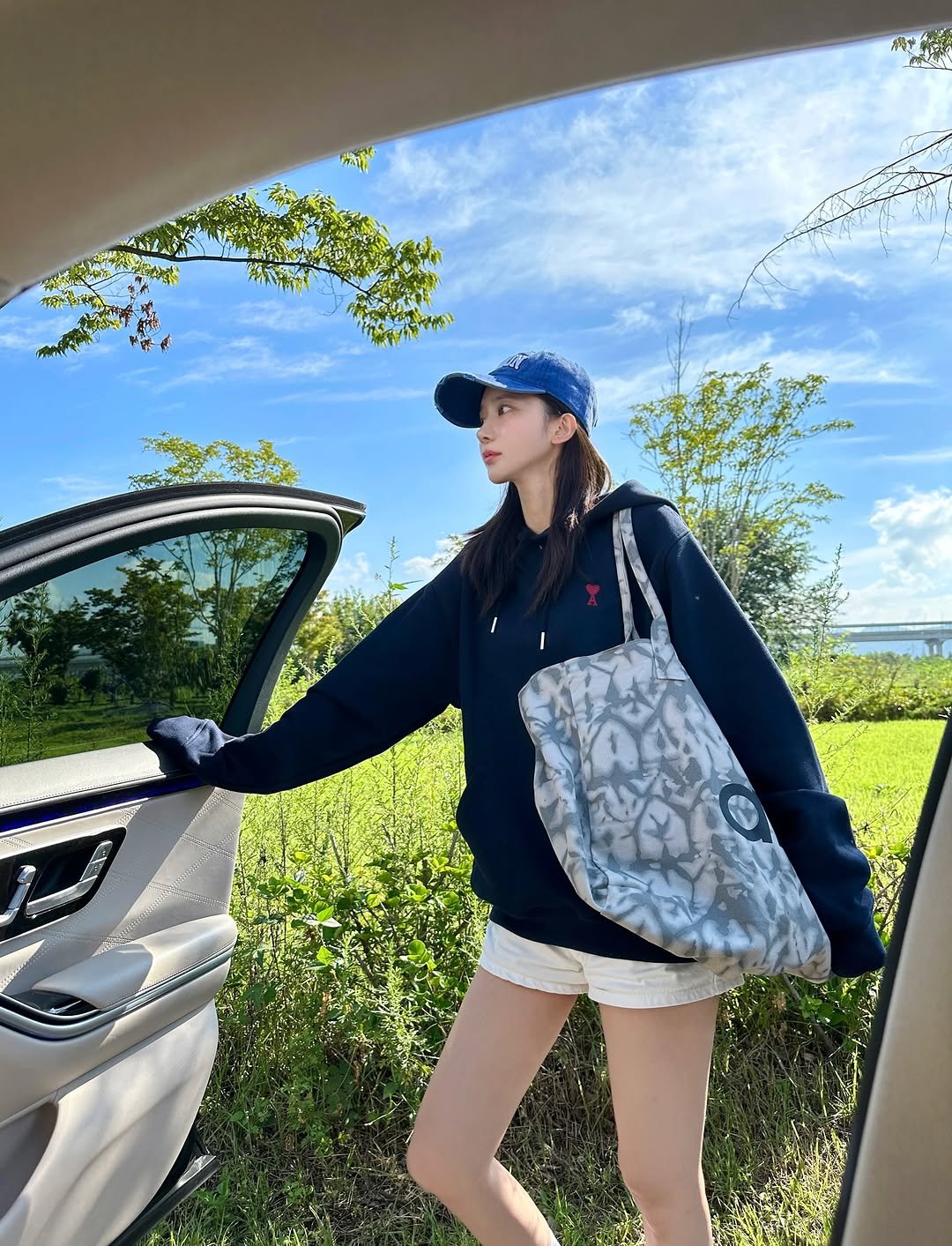 Photo by 김민희 on September 04, 2025. May be an image of 1 person, grocery bag and text.