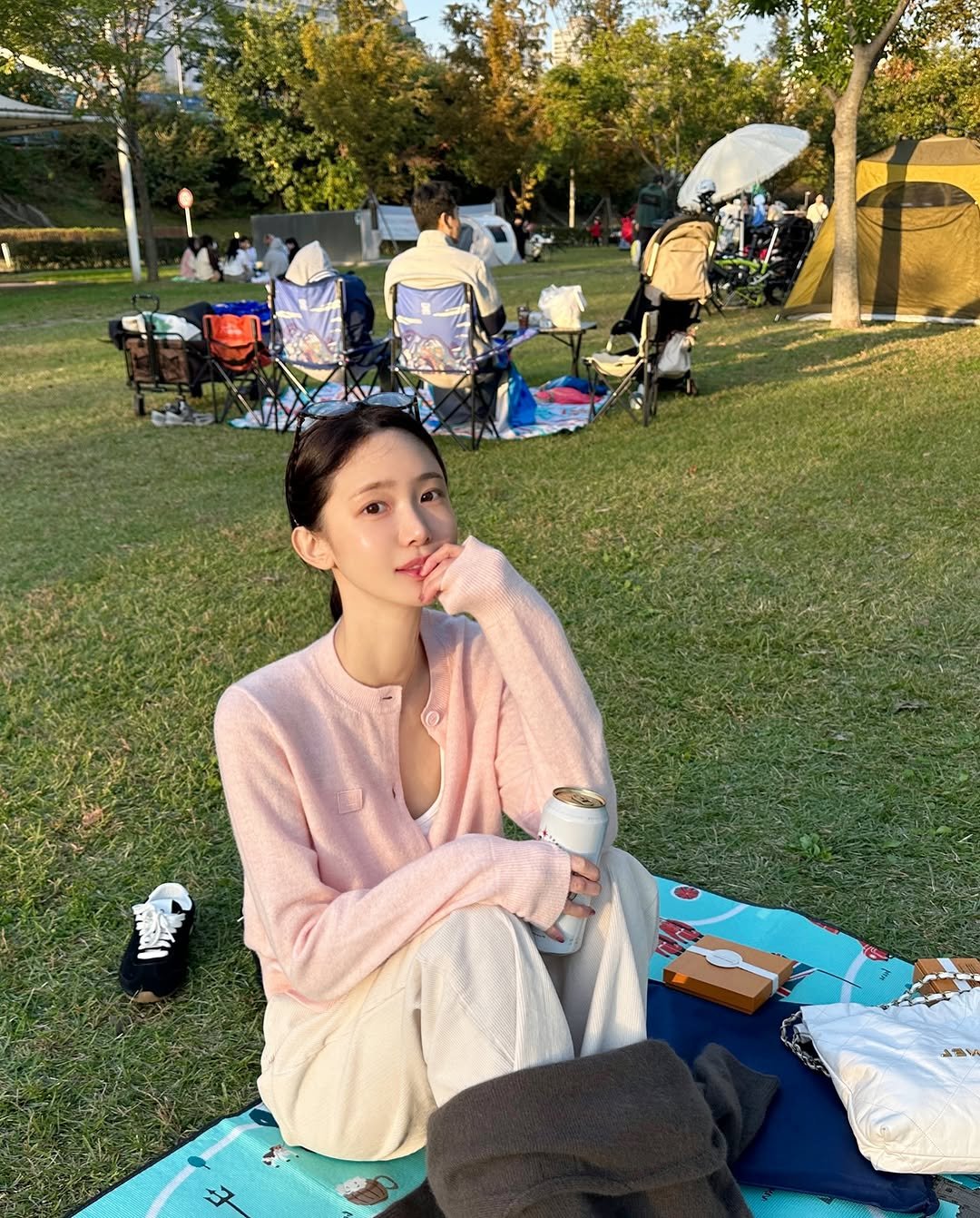 Photo by 김민희 on October 28, 2025. May be an image of picnic, park and text.