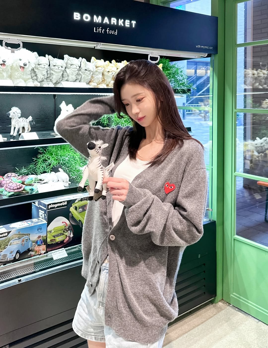 Photo by 김민희 on September 09, 2025. May be an image of 1 person, sleepwear, bath robe, top, parka and text that says 'BOMARKET B Lifefood Life food playmobil nobil ቅ'.