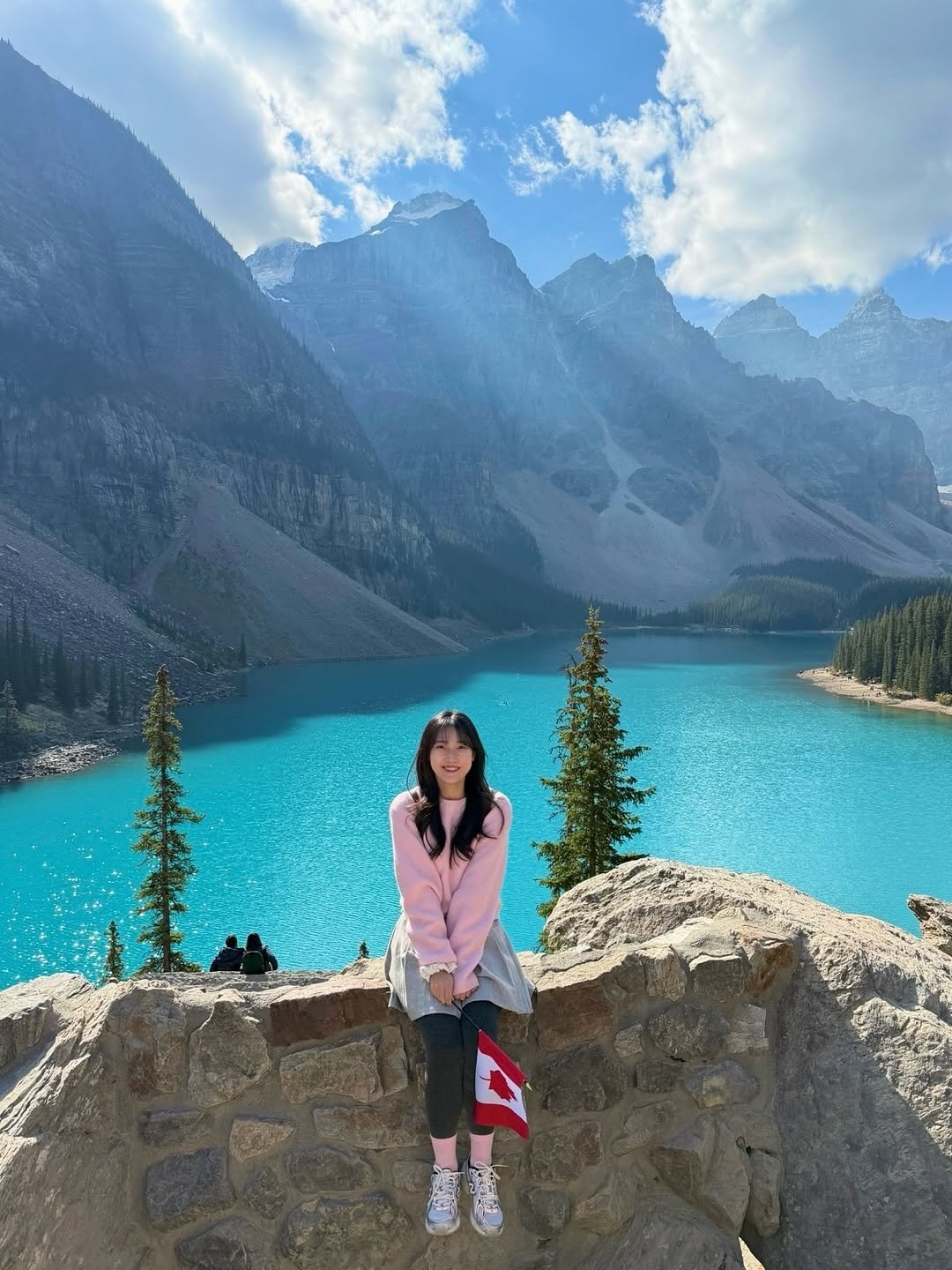 min9ooram 게시물 이미지: 🇨🇦그림 같다는 말은 여기에 쓰는거야••🩵

웅장한 로키산맥에 둘러싸인
빛나는...