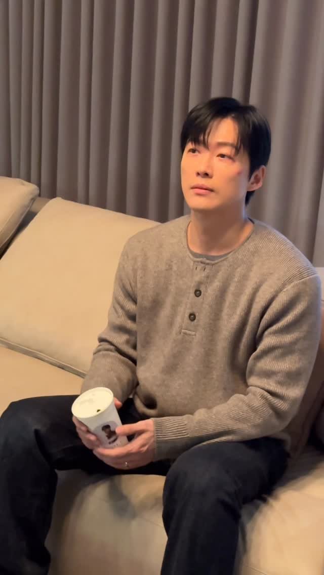 min_namkoong 게시물 이미지: #결혼의완성
#커피차자랑
세윤의 납치에도 커피차는 자랑하는 태주