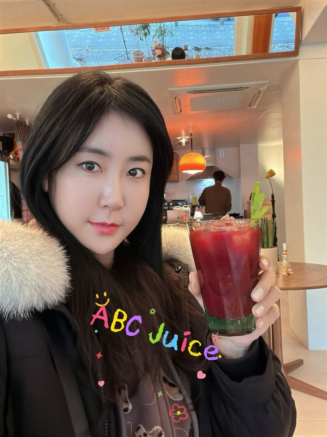 Photo shared by 메이앤 • Beauty Fashion Lifestyle on December 03, 2025 tagging @sch_been. May be an image of smoothie, juice and text.