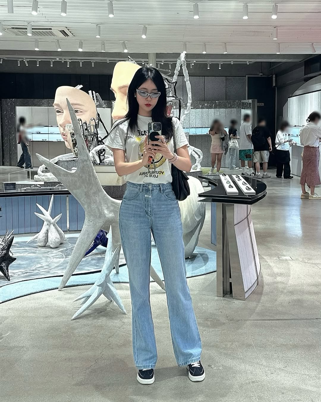 Photo by 메이앤 • Beauty Fashion Lifestyle on June 15, 2025. May be a selfie of text.