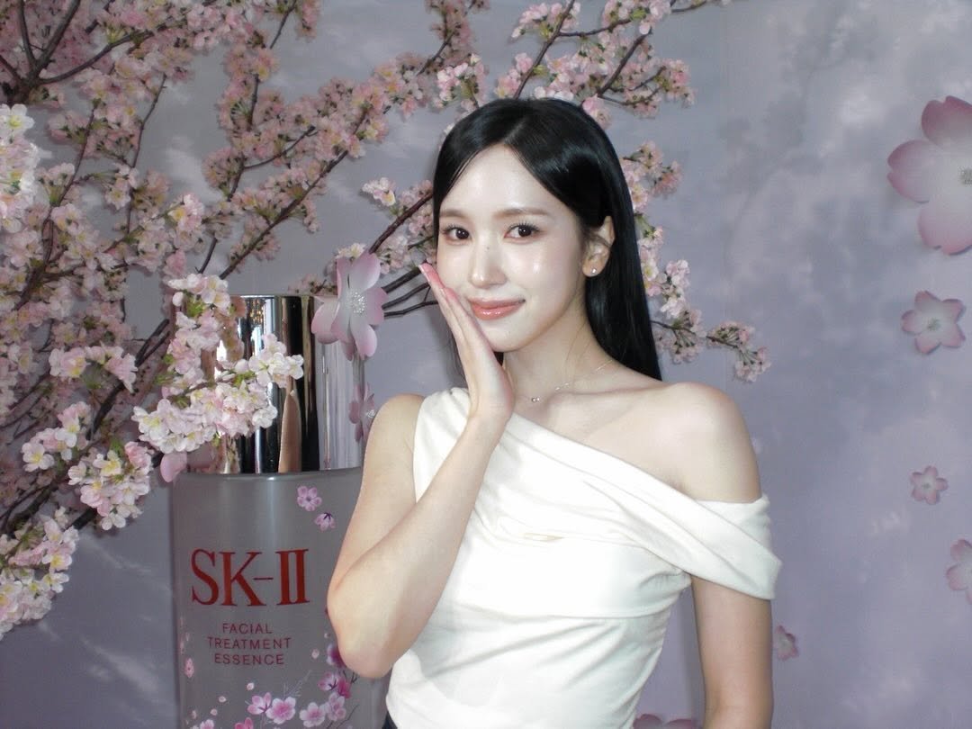 Photo by 미나 (MINA) on February 27, 2026. May be an image of one or more people, hair and text.