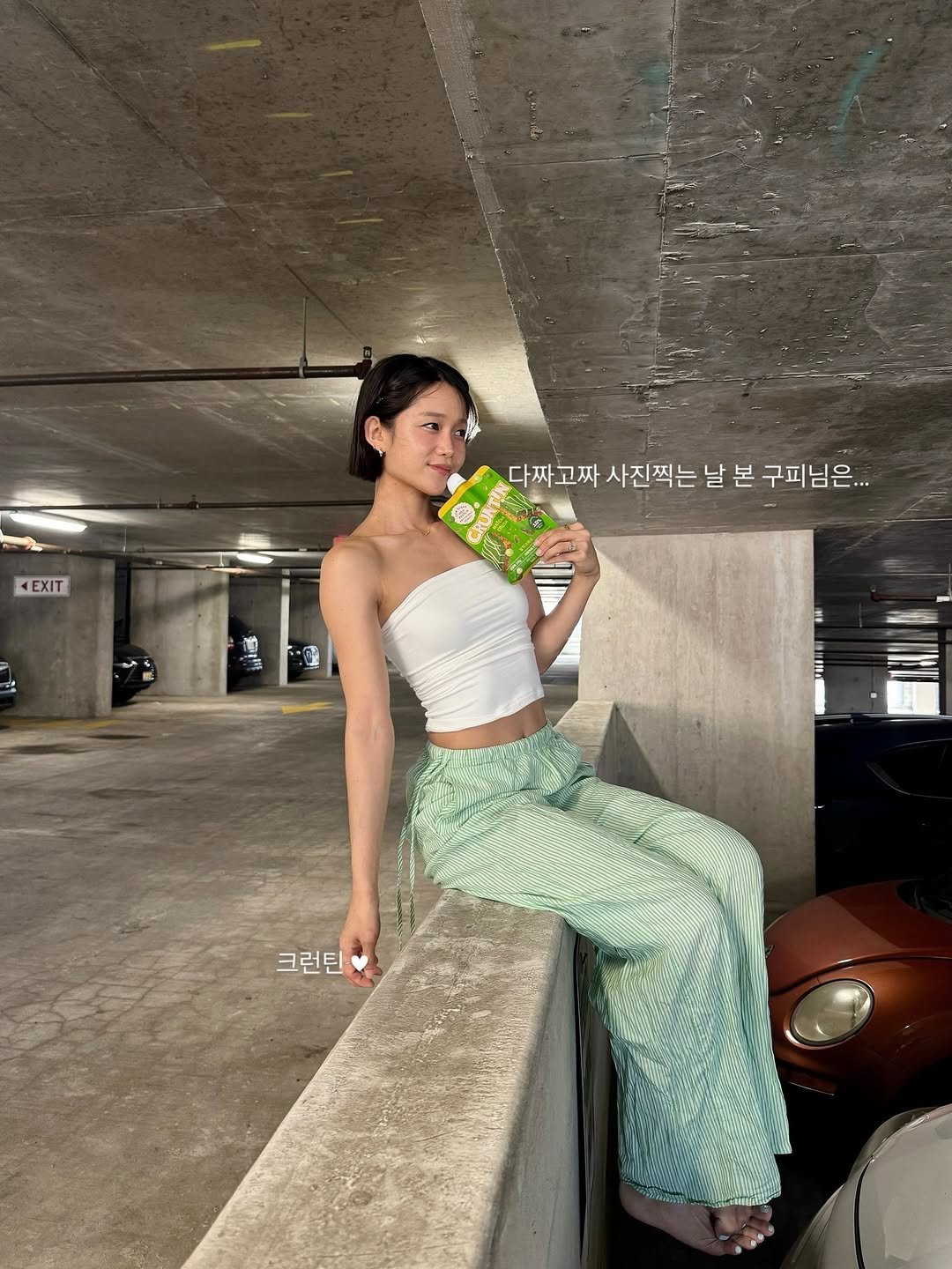 Photo by Mina 미나 on August 16, 2025. May be an image of 1 person, sarong and text that says 'EXIT 다짜고짜 사진찍는 날 다짜고짜사진찍는날본구피님.. 본 구피님은... 智! タ 5 크런틴'.
