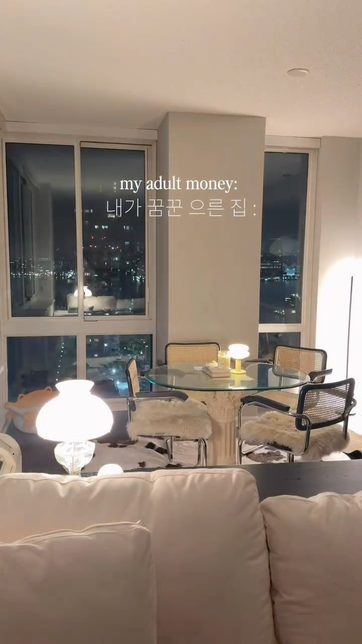 minainyork 게시물 이미지: Our living room hallelujah 미니 업뎃🖤
.
Mirror...