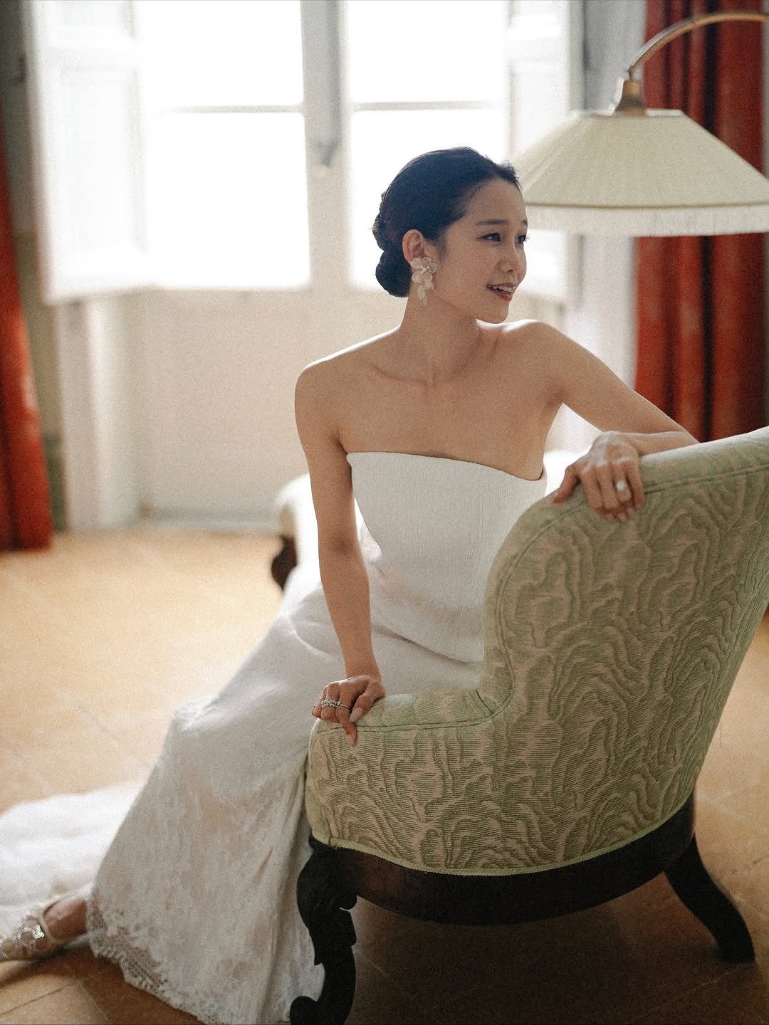 Photo shared by Mina 미나 on November 21, 2025 tagging @kellyandsue, and @myroomhairsalon. May be an image of dress, wedding and text.