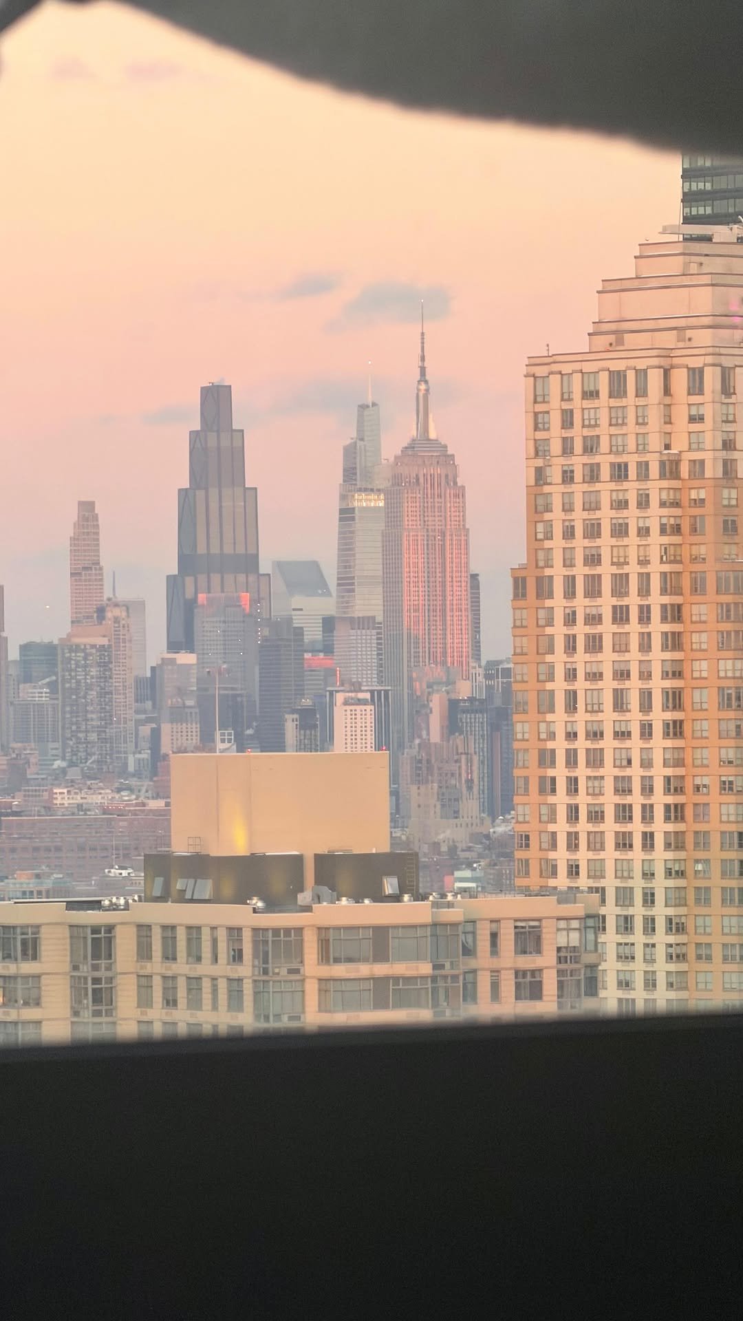 minainyork 게시물 이미지: Idk i liked the cheesecake 너t냐구 구피님아
.
#두쫀쿠...