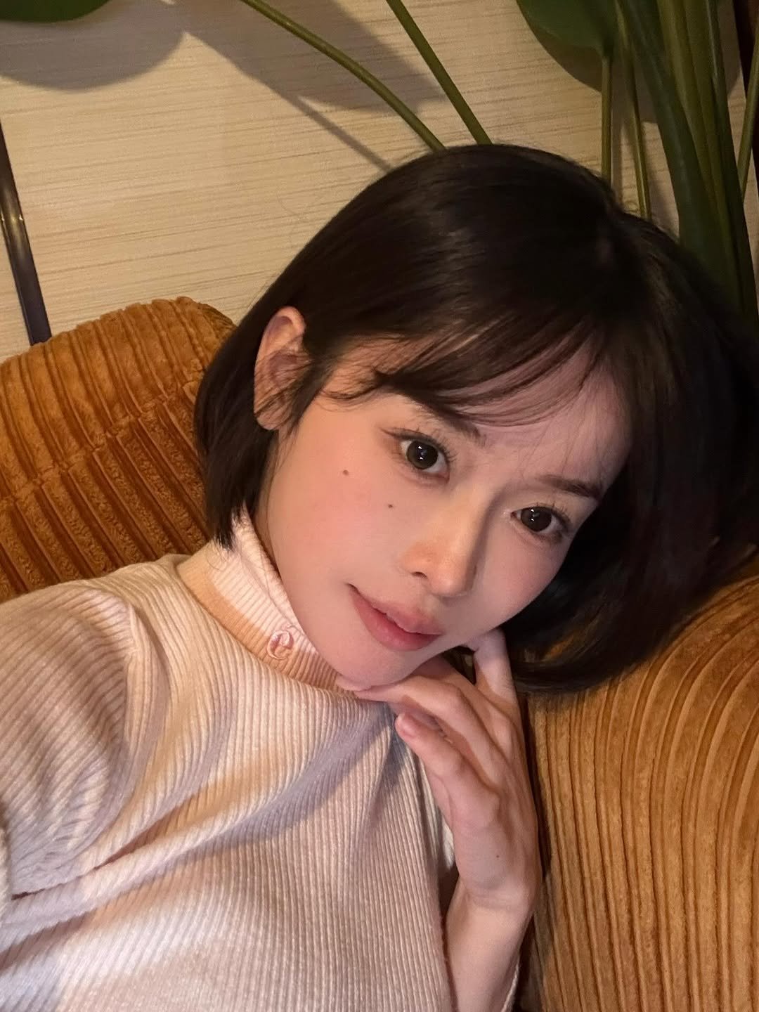 Photo by MINAMO on November 27, 2025. May be a selfie of one or more people, hair, turtleneck, top and text.