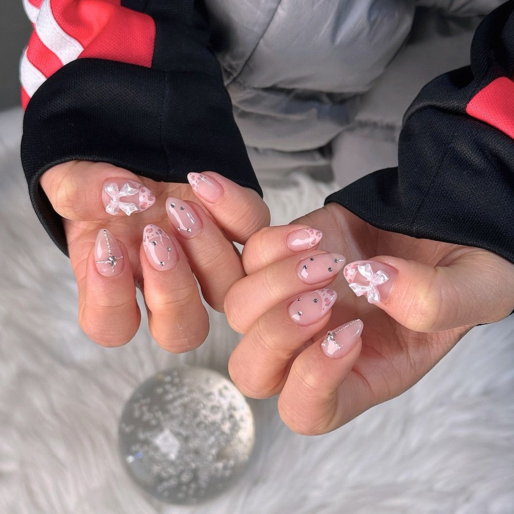 Photo by 병점네일/수원네일/동탄네일/오산네일/평택네일/수원역네일/화성네일/열손연장전문/코코리젠본사 on March 29, 2026. May be an image of one or more people, fingernails and text.