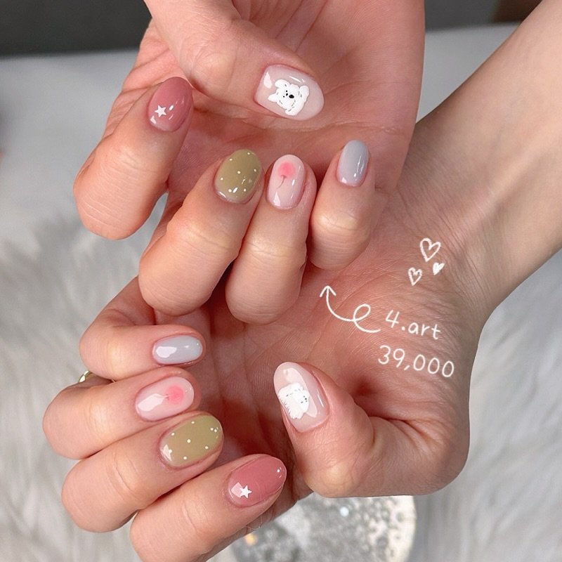 Photo by 병점네일/수원네일/동탄네일/오산네일/평택네일/수원역네일/화성네일/열손연장전문/코코리젠본사 on March 28, 2026. May be an image of one or more people, fingernails and text that says 're e4.art 4.art 39,000'.