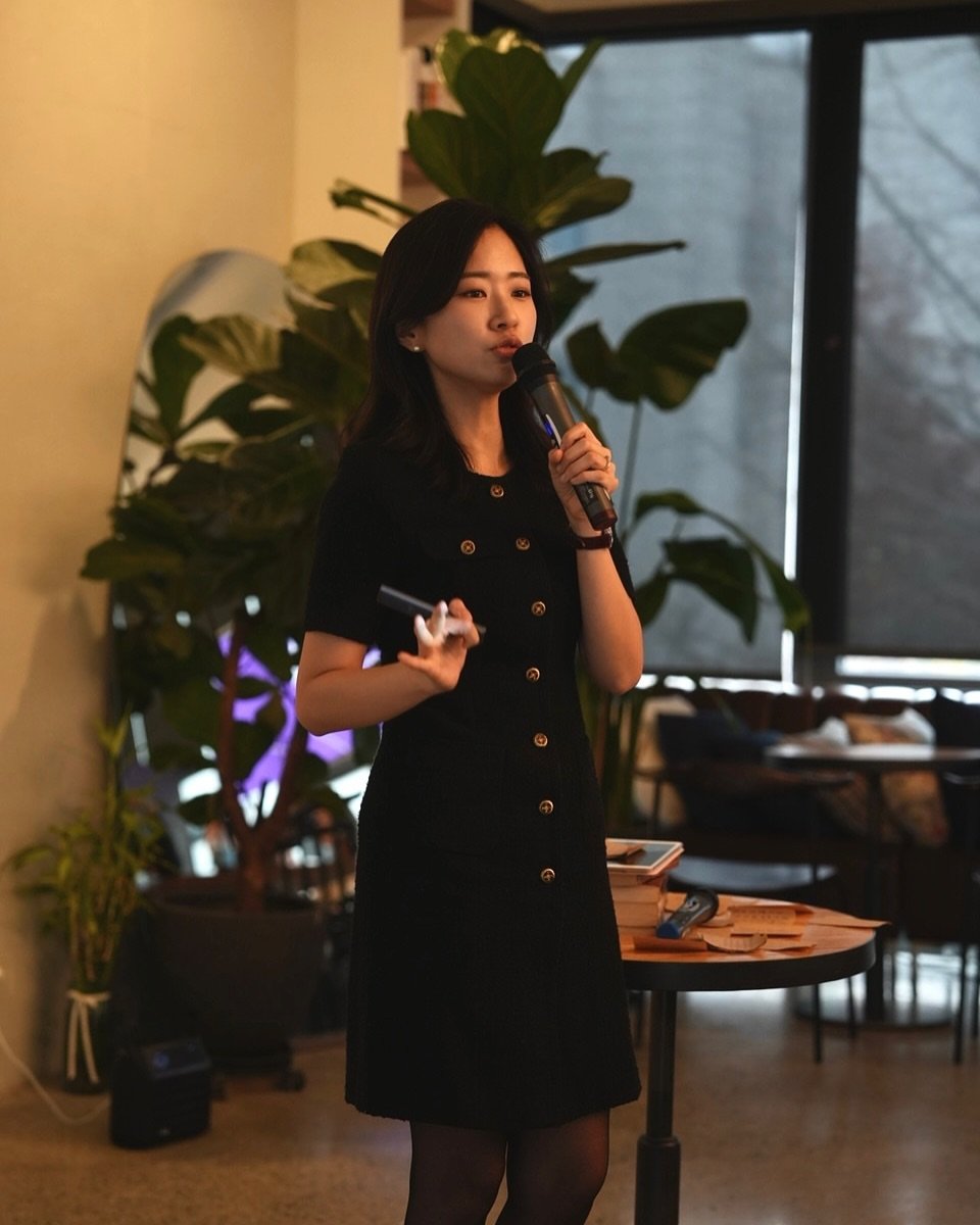 Photo shared by 마인드 빌더 경은 l 심리학으로 나, 그리고 당신과 잘 지내는 법 on December 02, 2024 tagging @thedetermined_club.