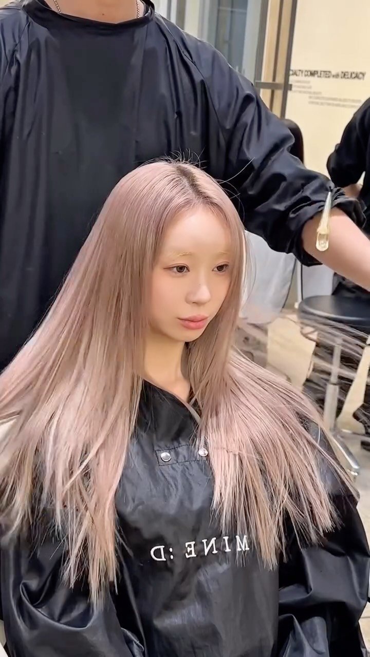 mine.d_jungwon 게시물 이미지: 왜 성수에서 잠실로 옮겼냐고 많이 물어보시더라구요.

머리를 잘하는 디자이너로...