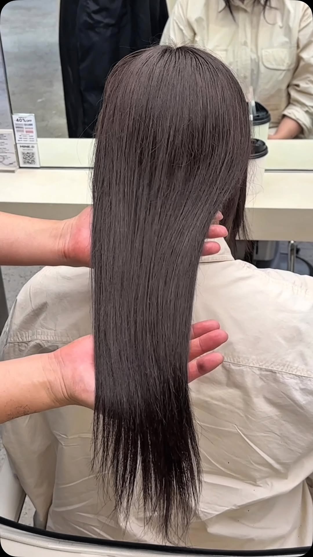 mine.d_jungwon 게시물 이미지: 얼룩진 머리가 고민이셨던 고객님

탈색하고 계속 밝아지는게 싫어 샐프 블랙메니큐어를...