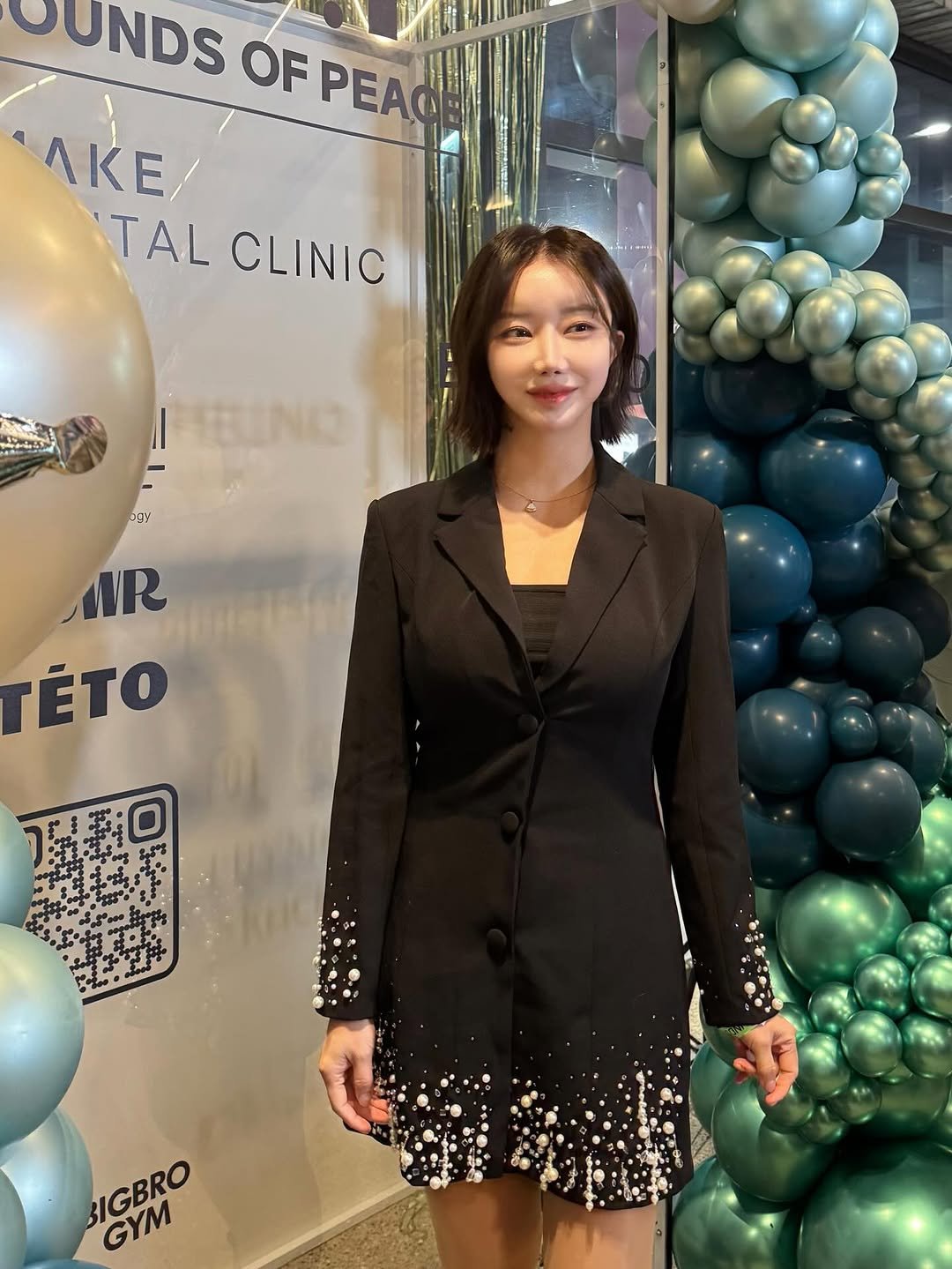 Photo shared by 민에나 on January 24, 2026 tagging @sellergio, @mimm_zoo, @mimm_cpngseceem, @conteb.hannam, and @juspeace_foundation. May be an image of standing, balloon, suit and text that says 'OUNDS OF OFPEAC PEAO AKE/ TAL ALCLINIC CLINIC Pa 이지장 WR TÉTO BIGBRO SIGBRO GYM'.