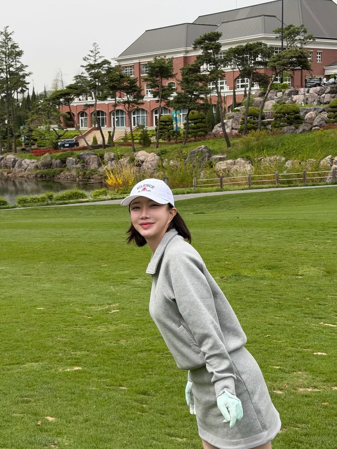 Photo shared by 민에나 on April 25, 2026 tagging @ilf_ilovefit, @golf.leah, @kang__yejin, @dhmkkorea, @purdy_official, @hello_birdie_golf, @mizunogolf_kr, @bsbelleforet, @andgolf_official, @rom_n_khi, @ssoothing_98, and @belleforet_gallery. May be an image of golf, golf course and text.