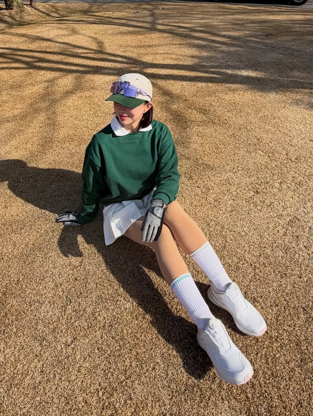 Photo shared by 민에나 on March 02, 2026 tagging @footjoykorea. May be an image of golf, sock, turtleneck, outdoors and text.