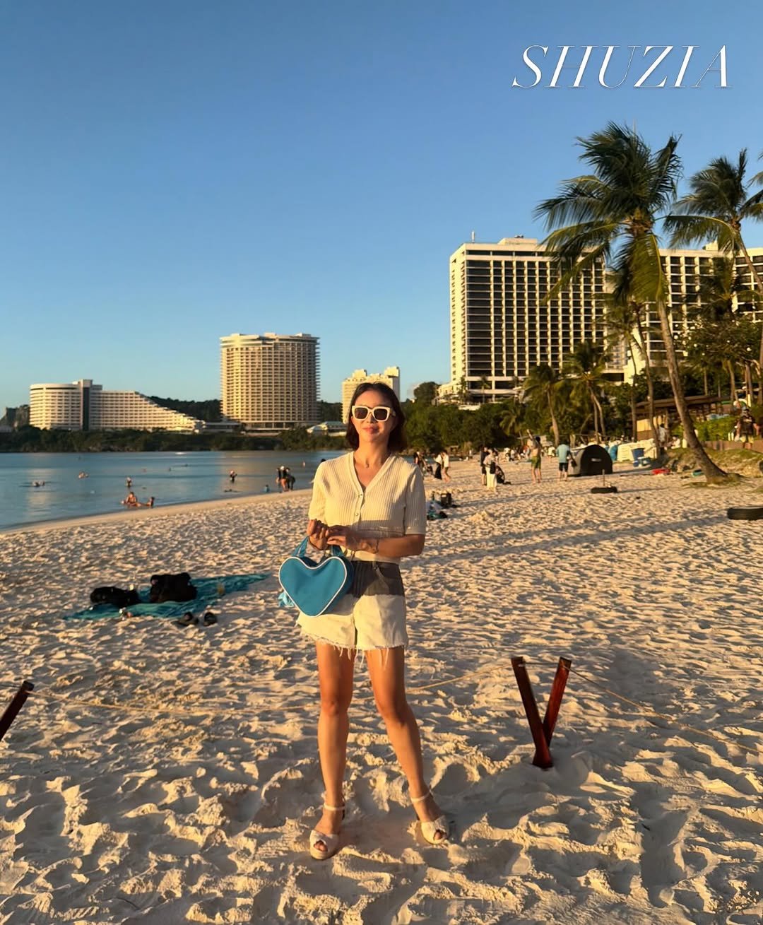 Photo shared by 민에나 on February 26, 2026 tagging @sheinofficial, and @sheinkorea_. May be an image of beach, ocean, palm trees, cabana and text that says 'SIUZI SIIL UZIA'.